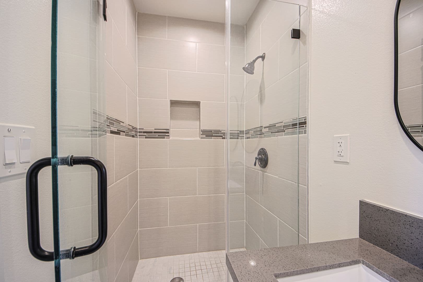 Los Angeles Apartment: 620 N Serrano Ave