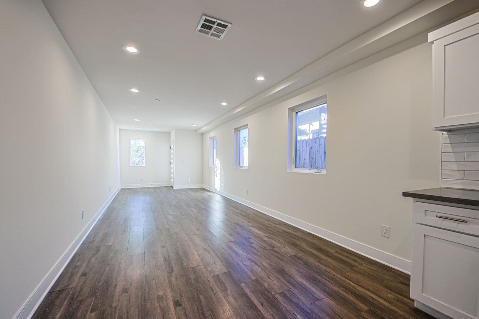 Los Angeles Apartment: 620 N Serrano Ave