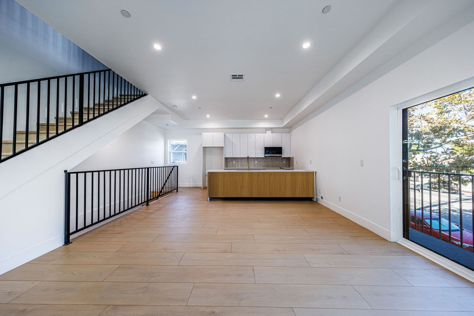 Sherman Oaks Apartment: 5931 Woodman Ave