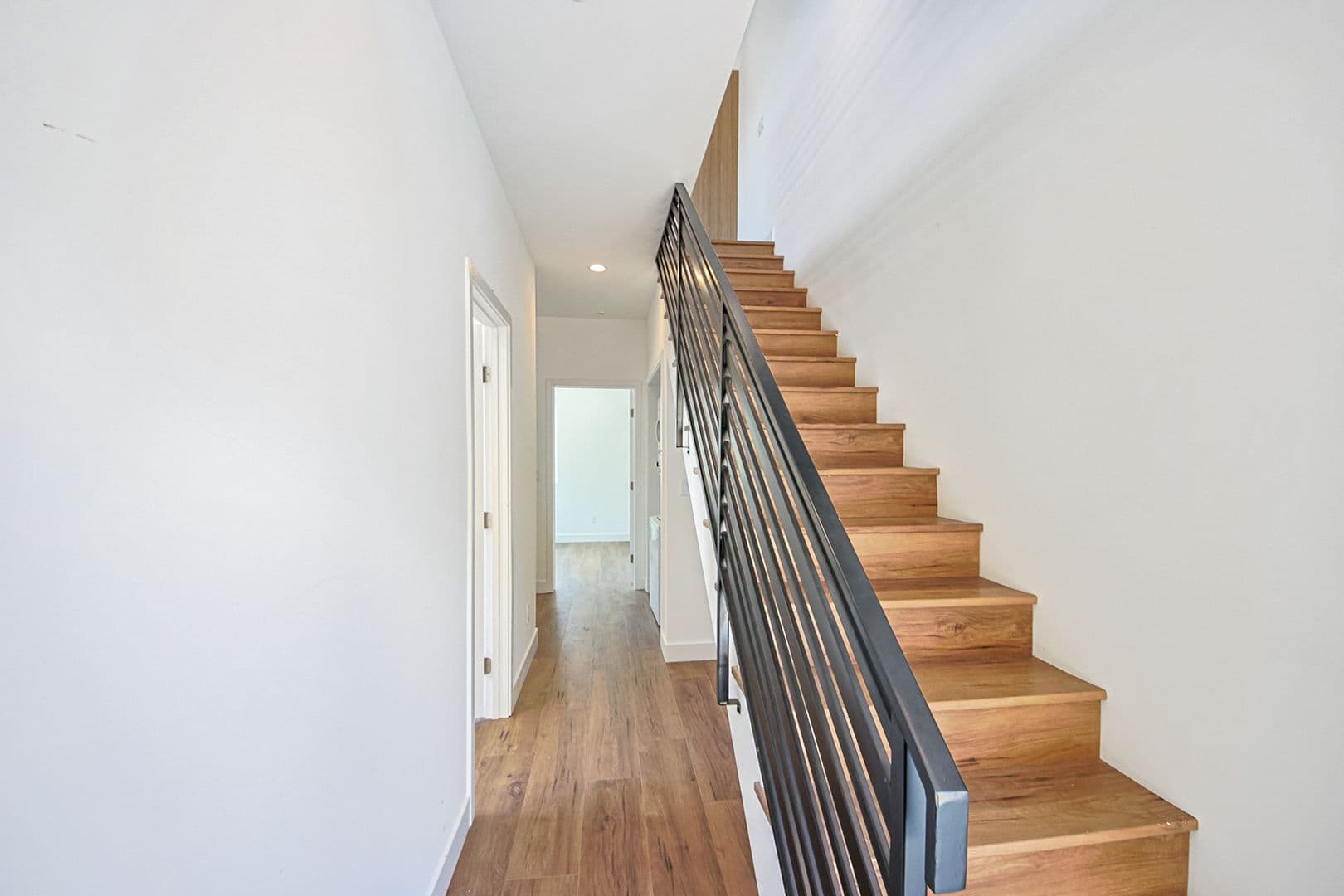 North Hollywood Apartment: 6455 Troost Ave