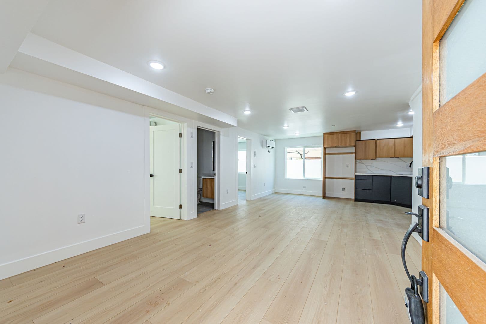 Los Angeles Apartment: 1557 S Ogden Dr