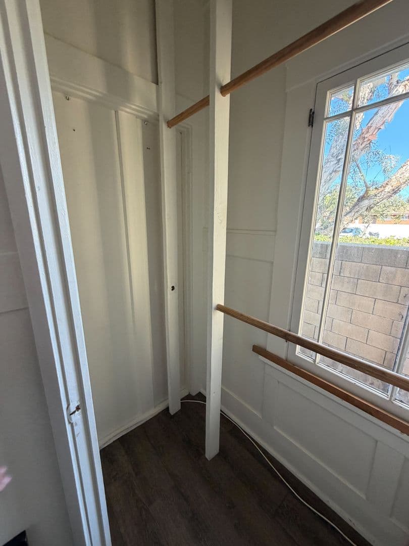 Los Angeles Apartment: 1112 Browning Blvd