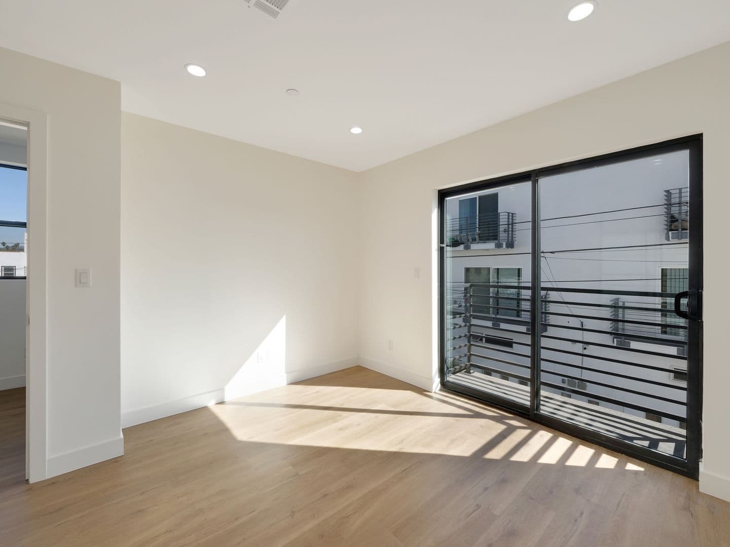 Los Angeles Apartment: 1856 S. Redondo Blvd