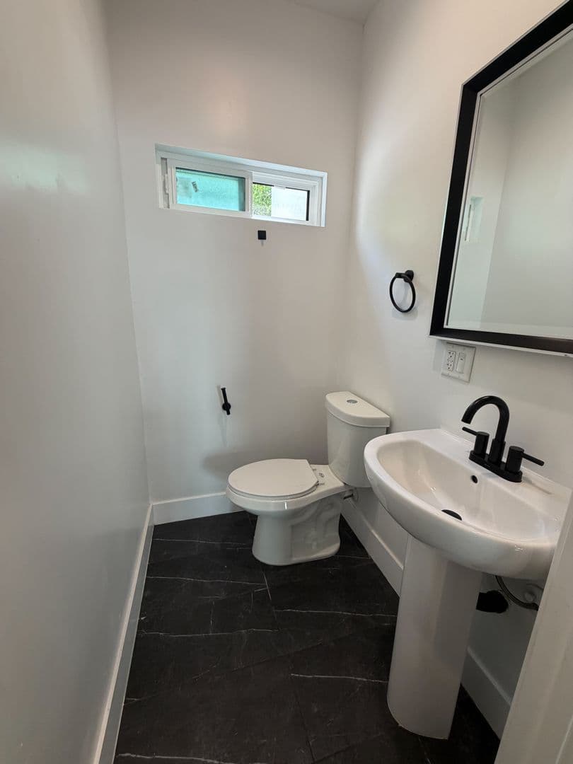 Los Angeles Apartment: 4512 St. Elmo Dr