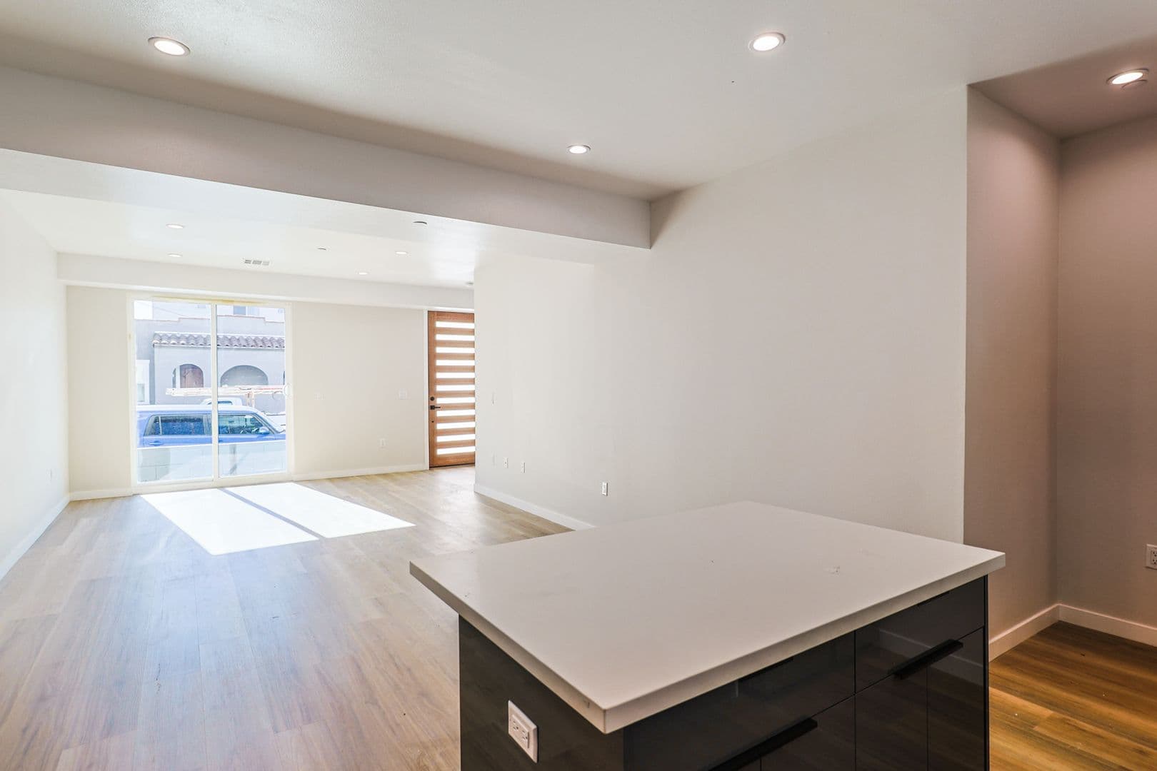 Los Angeles Apartment: 5517 Glennie Ln