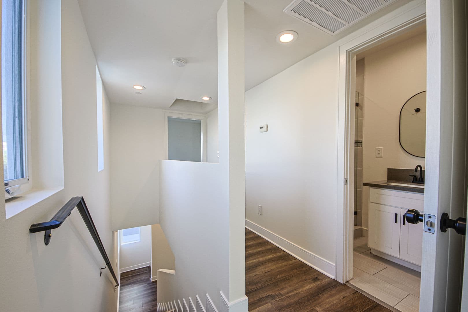 Los Angeles Apartment: 620 N Serrano Ave