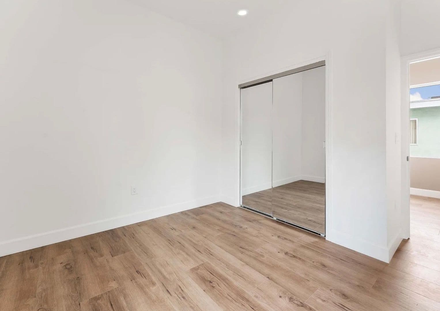 Los Angeles Townhome: 4559 W 18th St