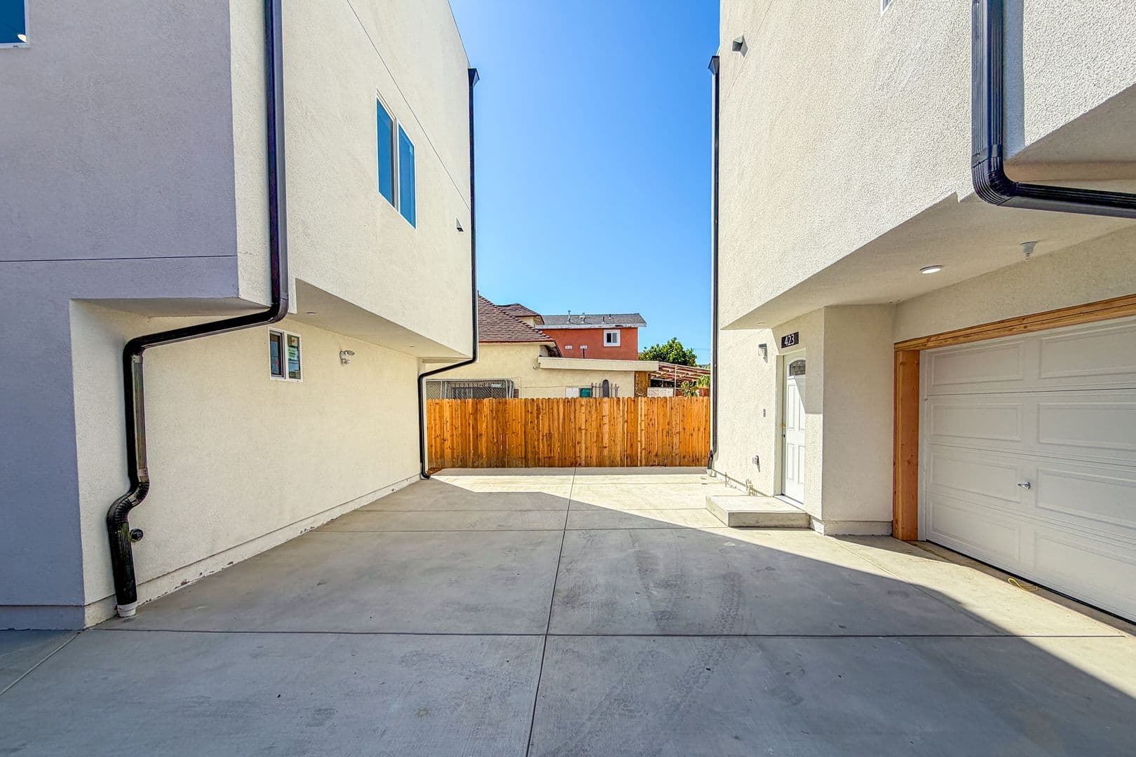 Los Angeles Apartment: 423 E 31st St