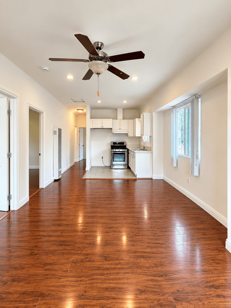 Los Angeles House: 783 E 47th St