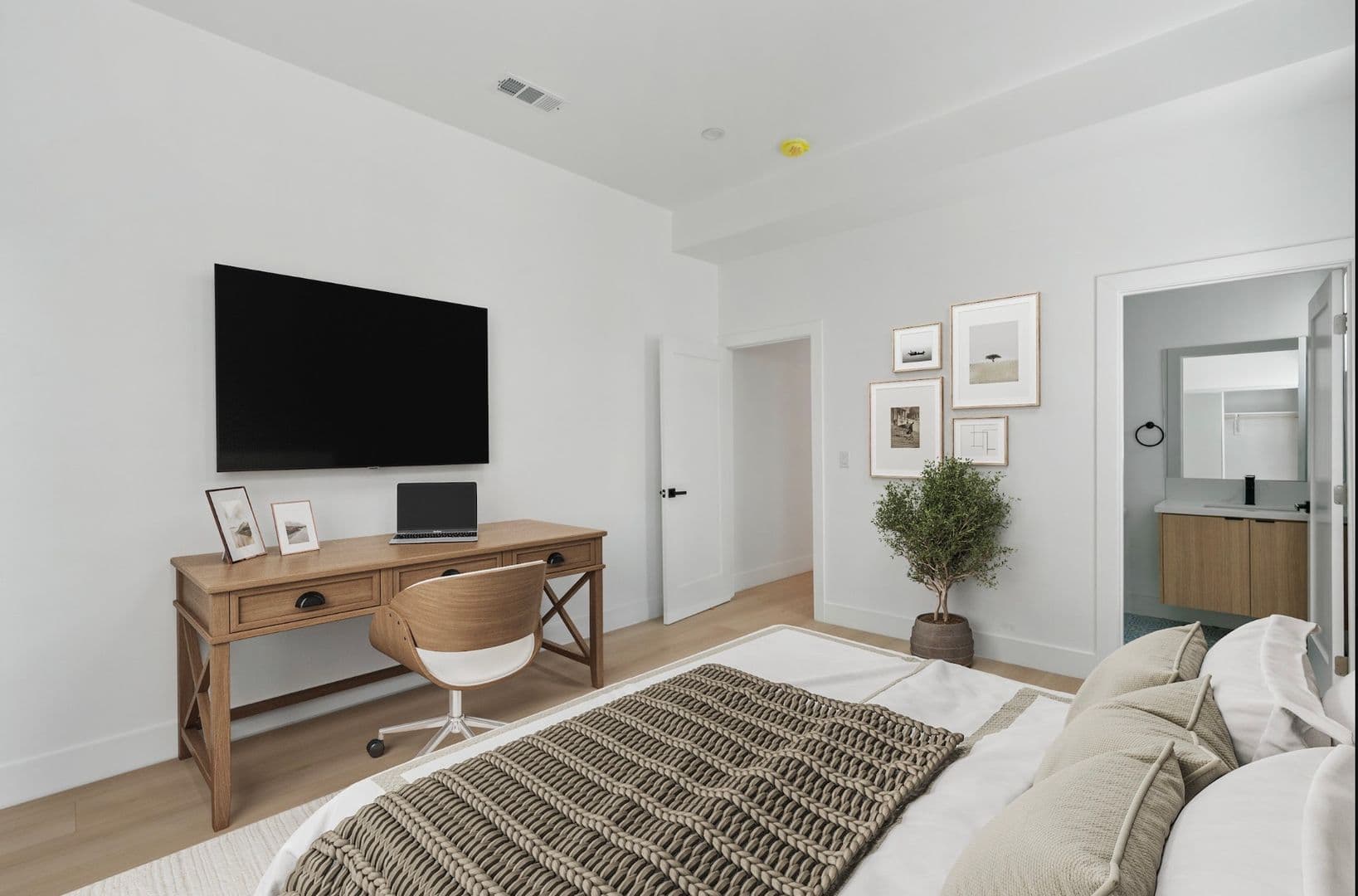Los Angeles Townhome: 2637 S Garth Ave