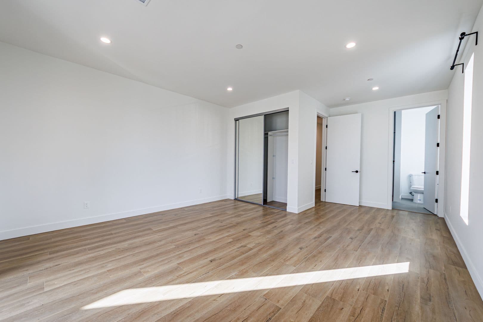 Los Angeles Apartment: 4514 Lomita St