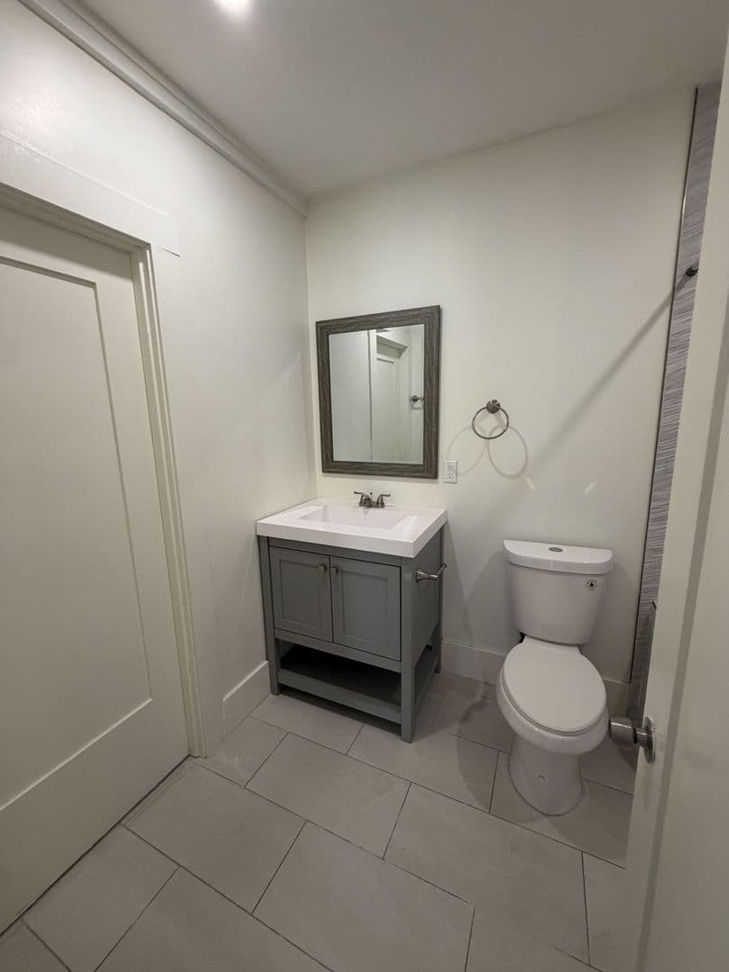 Los Angeles Apartment: 1112 Browning Blvd