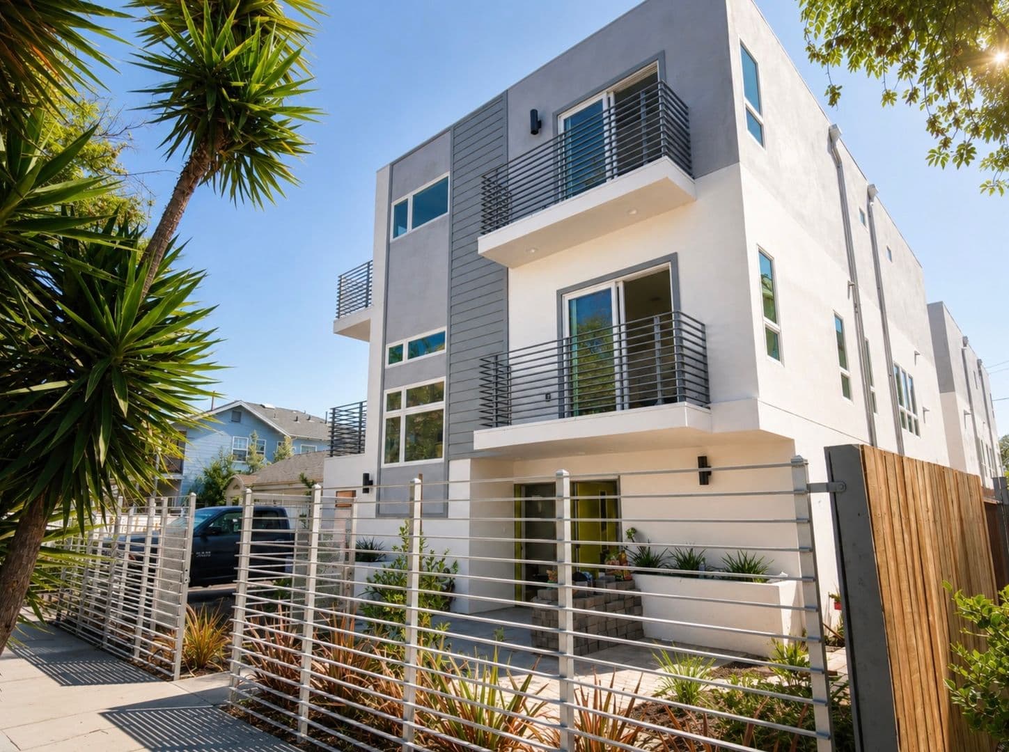 Hollywood Apartment: 6650 Leland Way