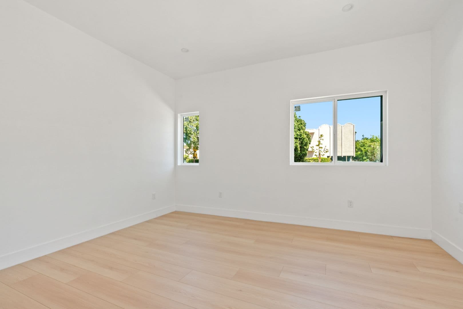Los Angeles Townhome: 2637 S Garth Ave