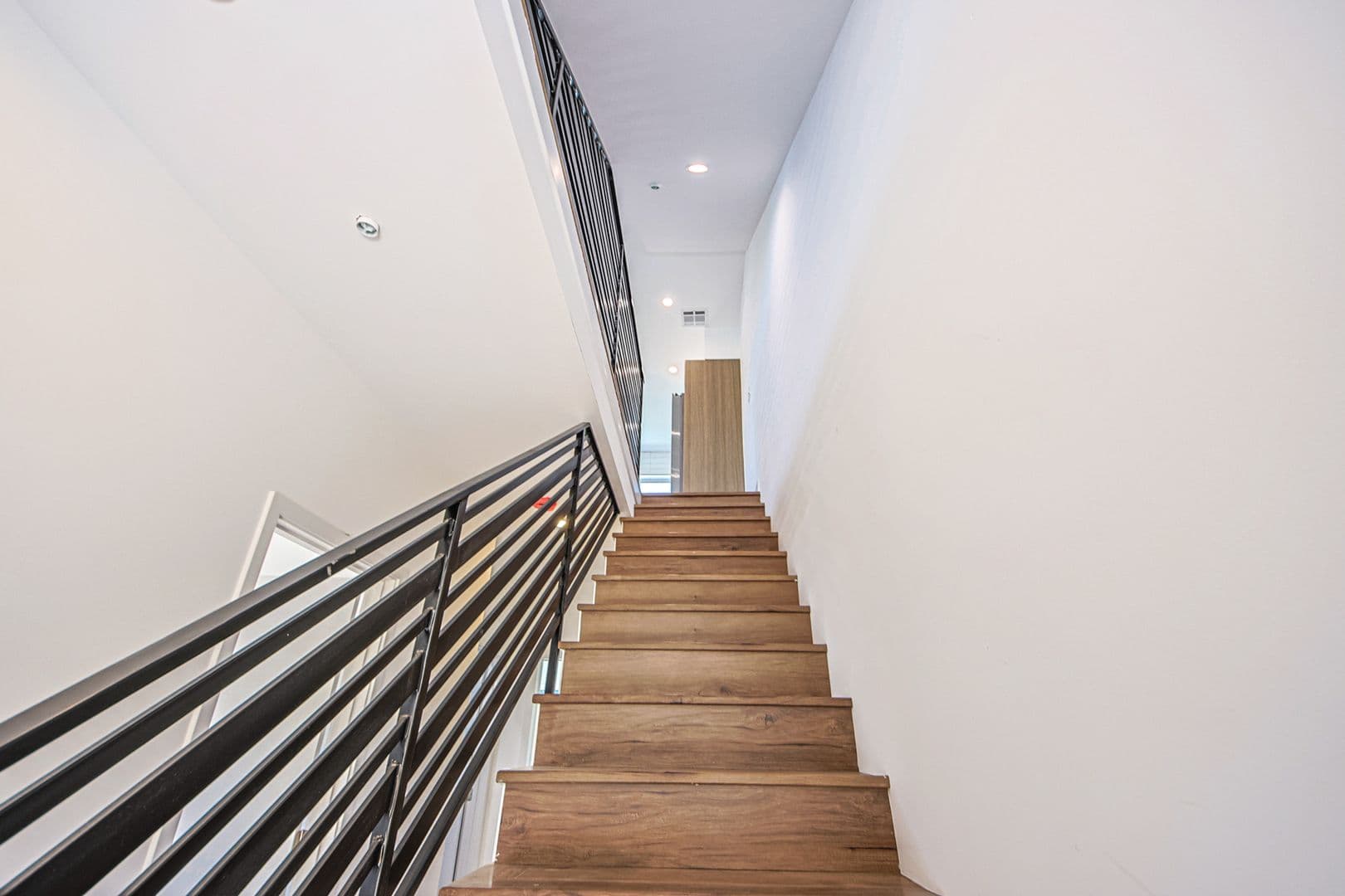 North Hollywood Apartment: 6455 Troost Ave