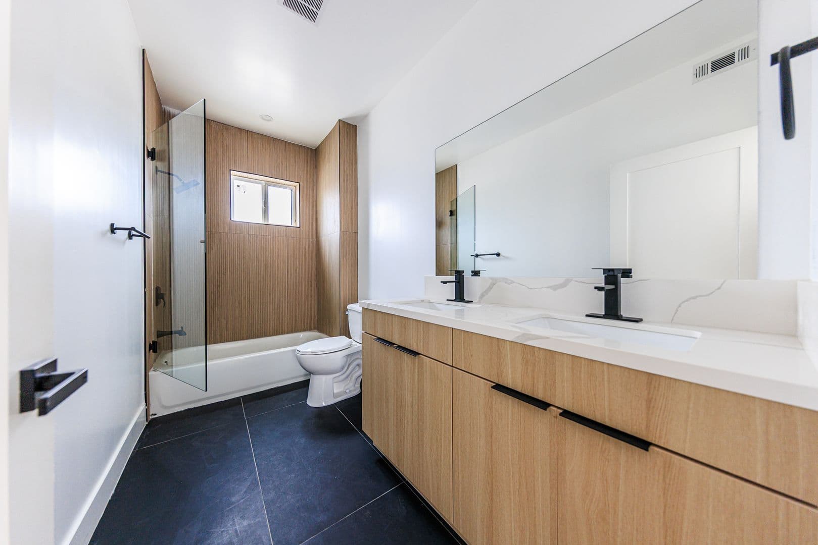 Los Angeles Apartment: 1015 S. Citrus Ave