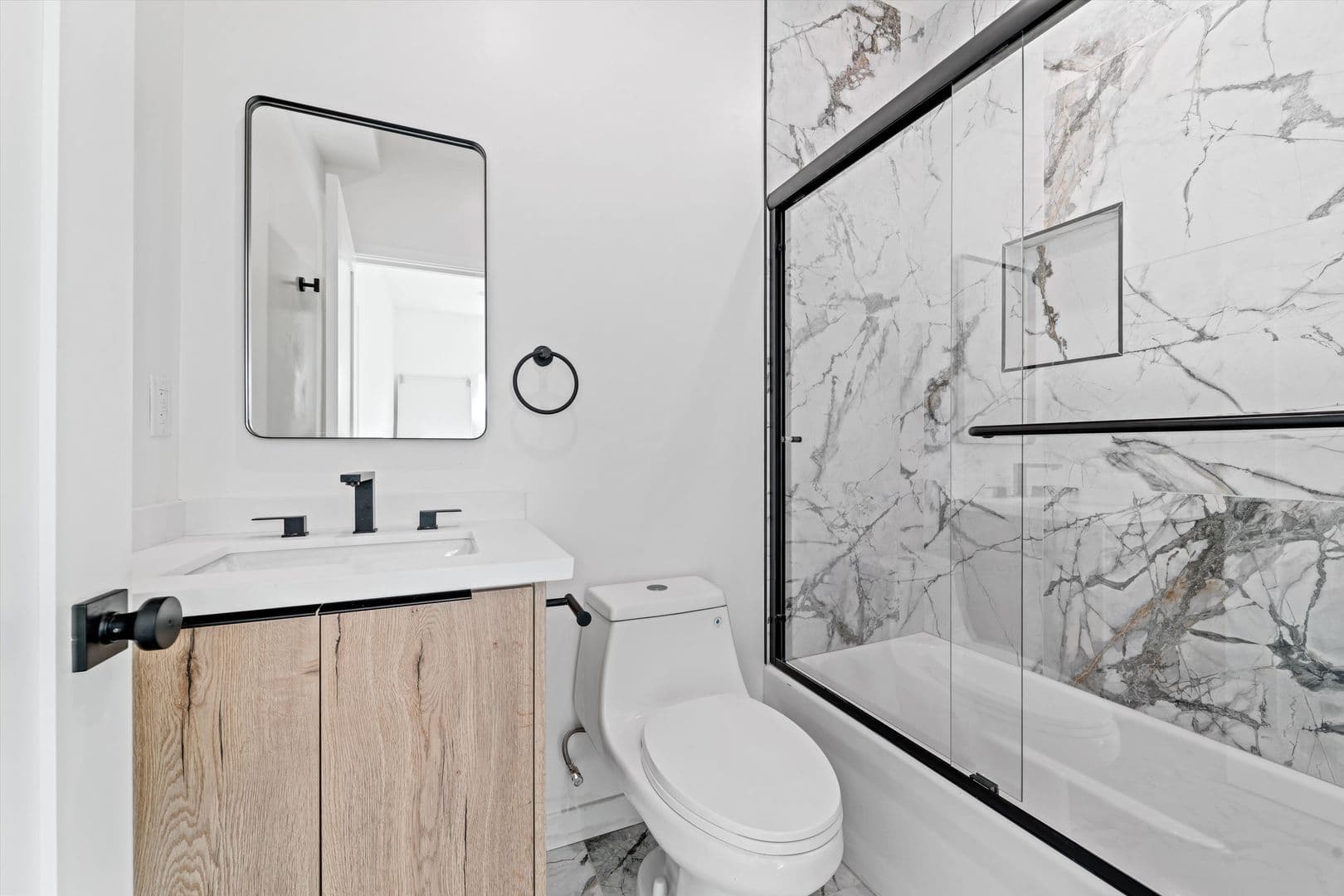 Los Angeles Apartment: 4654 Lomita St