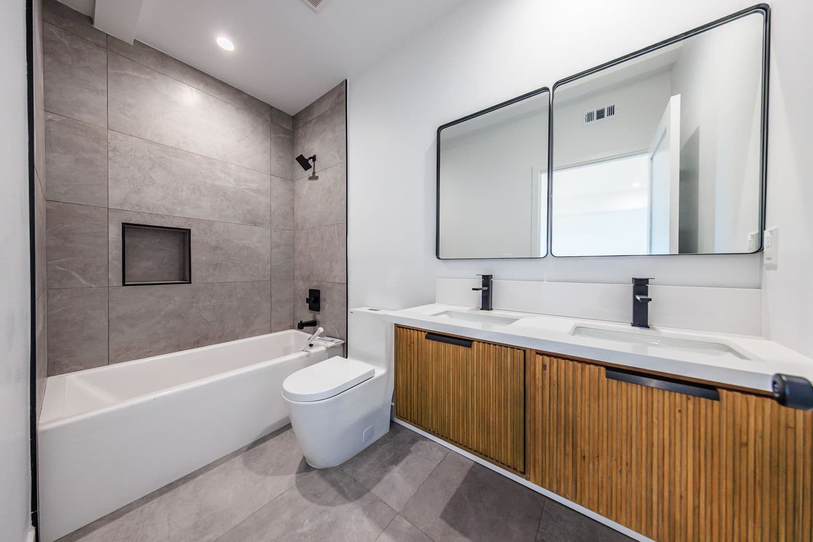 Los Angeles Apartment: 1021 S. Citrus Ave.