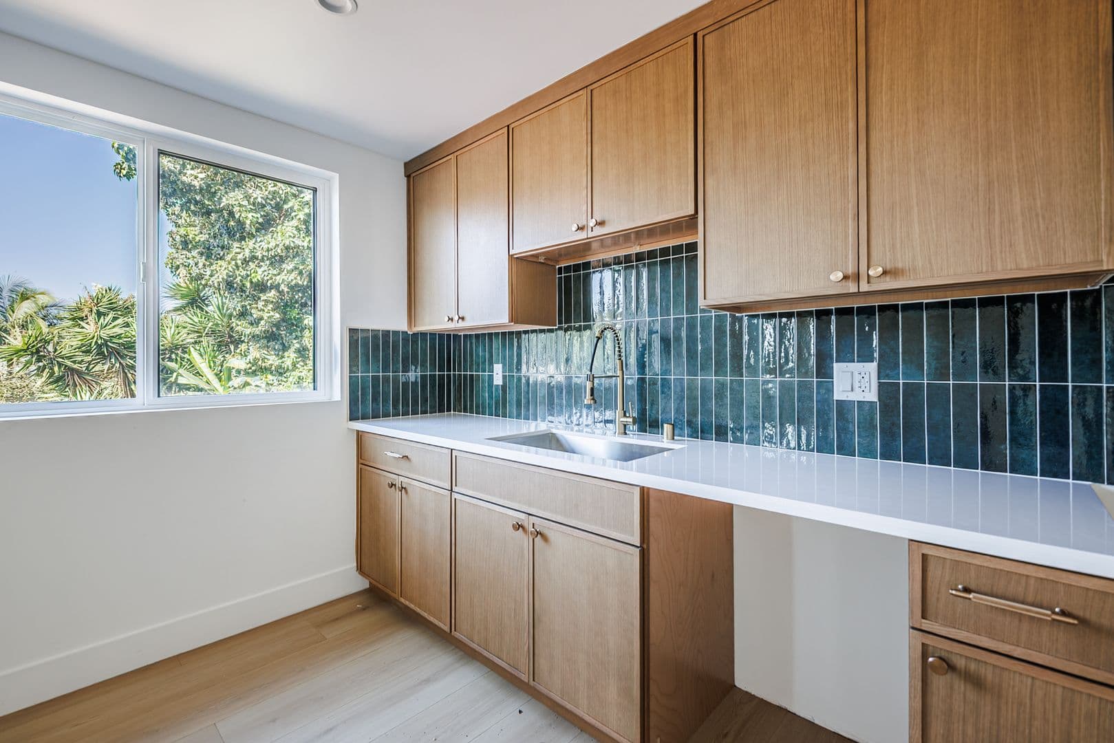 Los Angeles Apartment: 3442 West Blvd