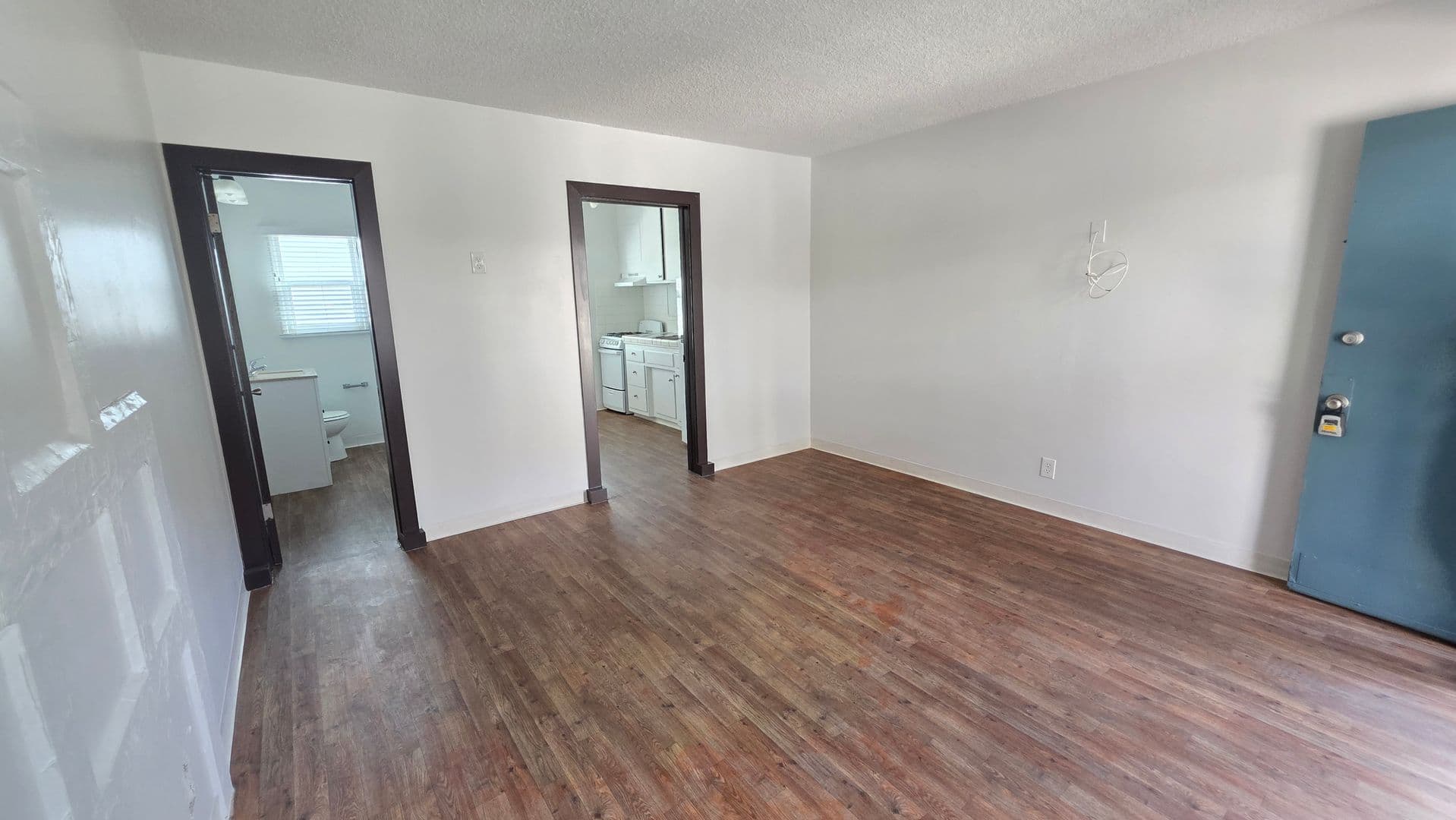 Burbank Apartment: 2023 W Olive Ave