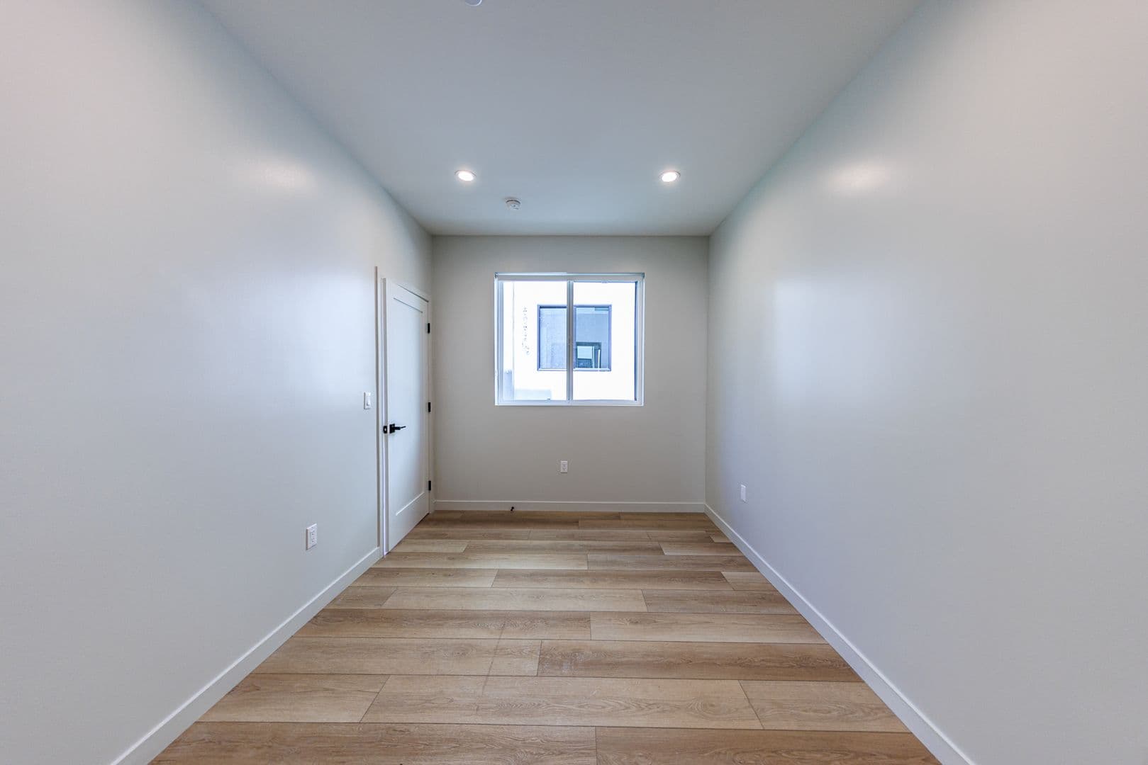 Los Angeles Apartment: 6092 La Prada St