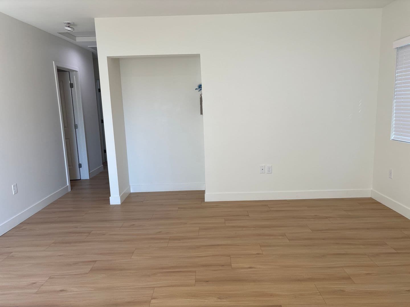 Sun Valley House: 11246 Lull Street