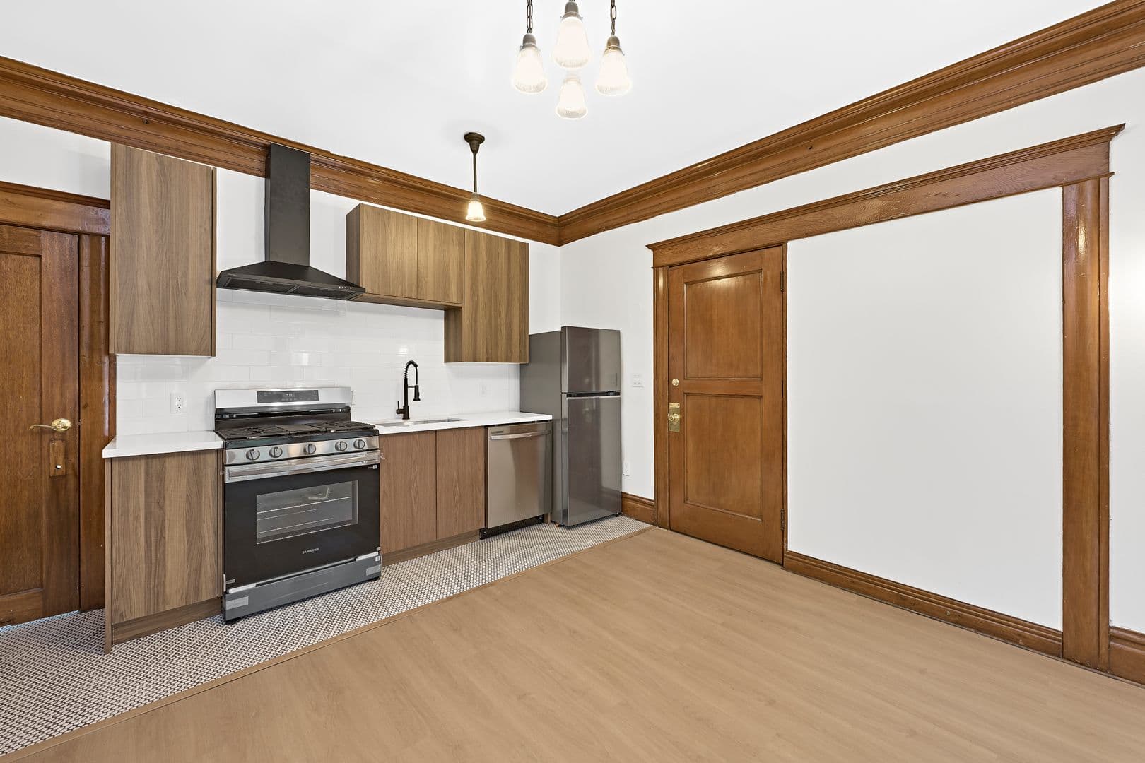 Los Angeles Apartment: 2703 Raymond Ave