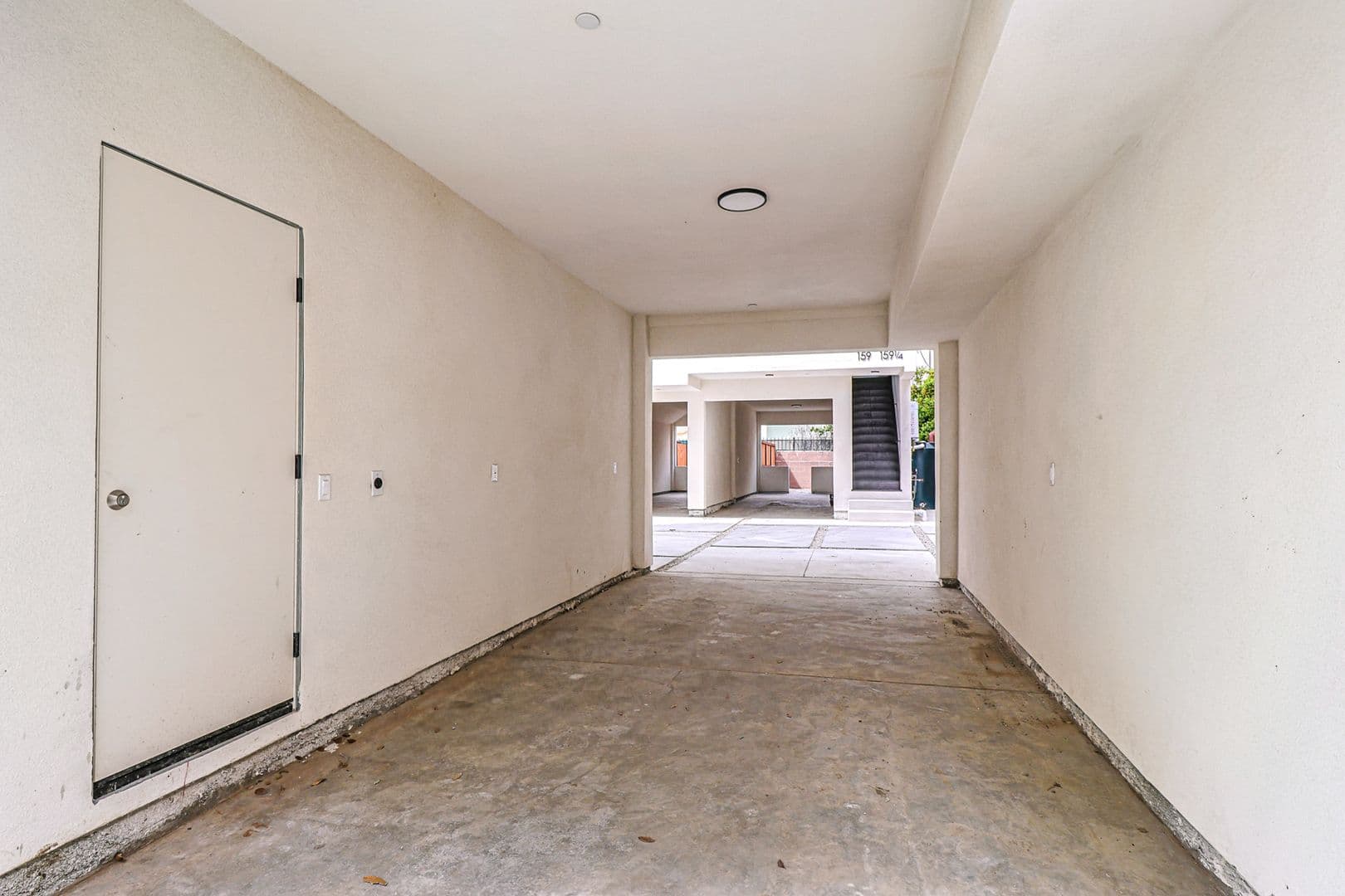 Los Angeles Apartment: 161 S Hoover St