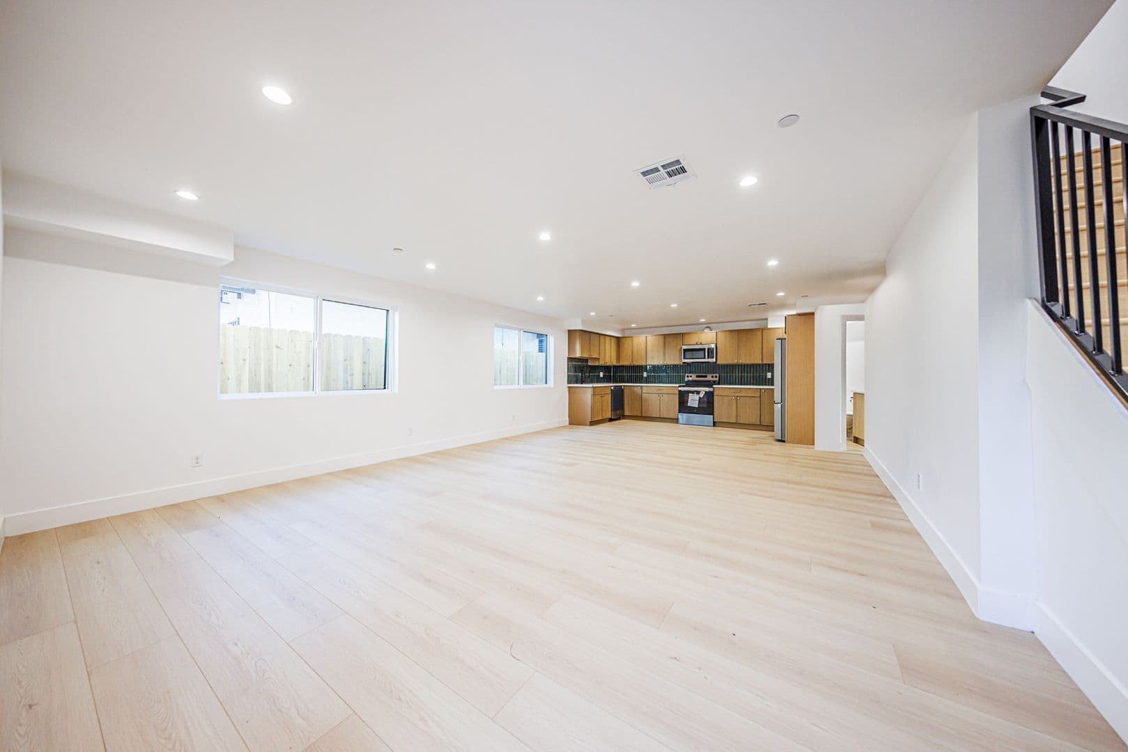 Los Angeles, CA Apartment: 2938 S. Sycamore Ave