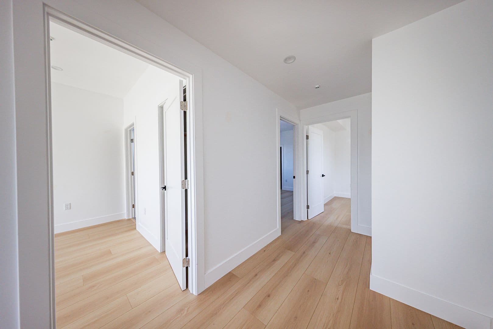 Los Angeles Apartment: 3442 West Blvd
