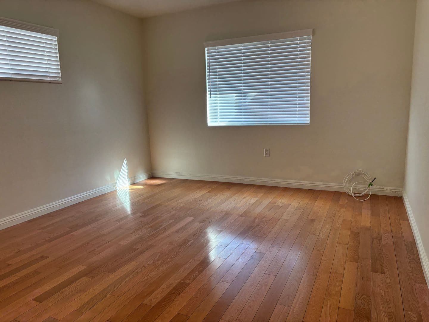 Sun Valley House: 11248 Lull Street