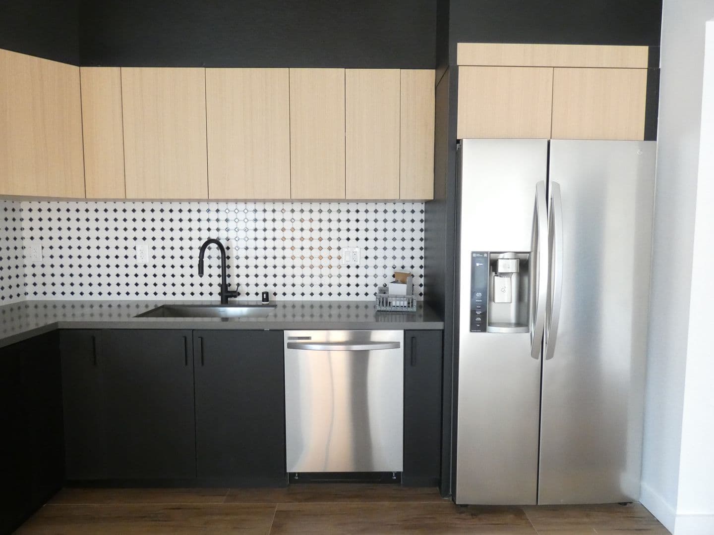 North Hollywood Apartment: 6034 Craner Ave