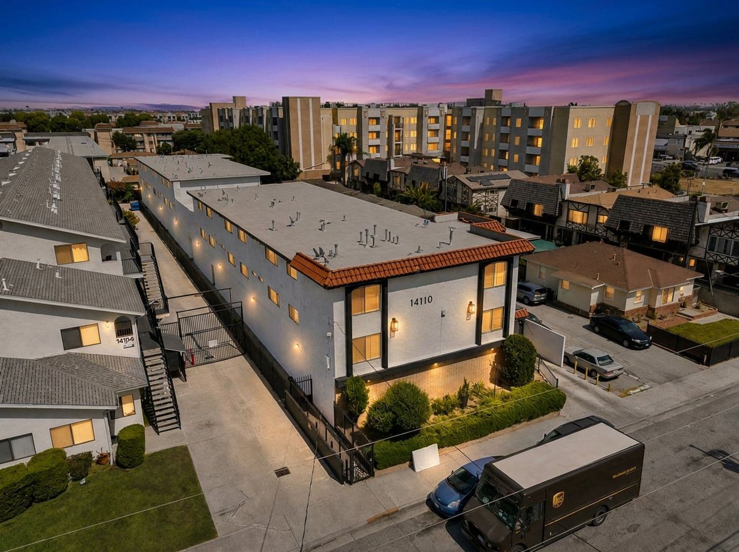 Hawthorne Apartment: 14112 Yukon Ave