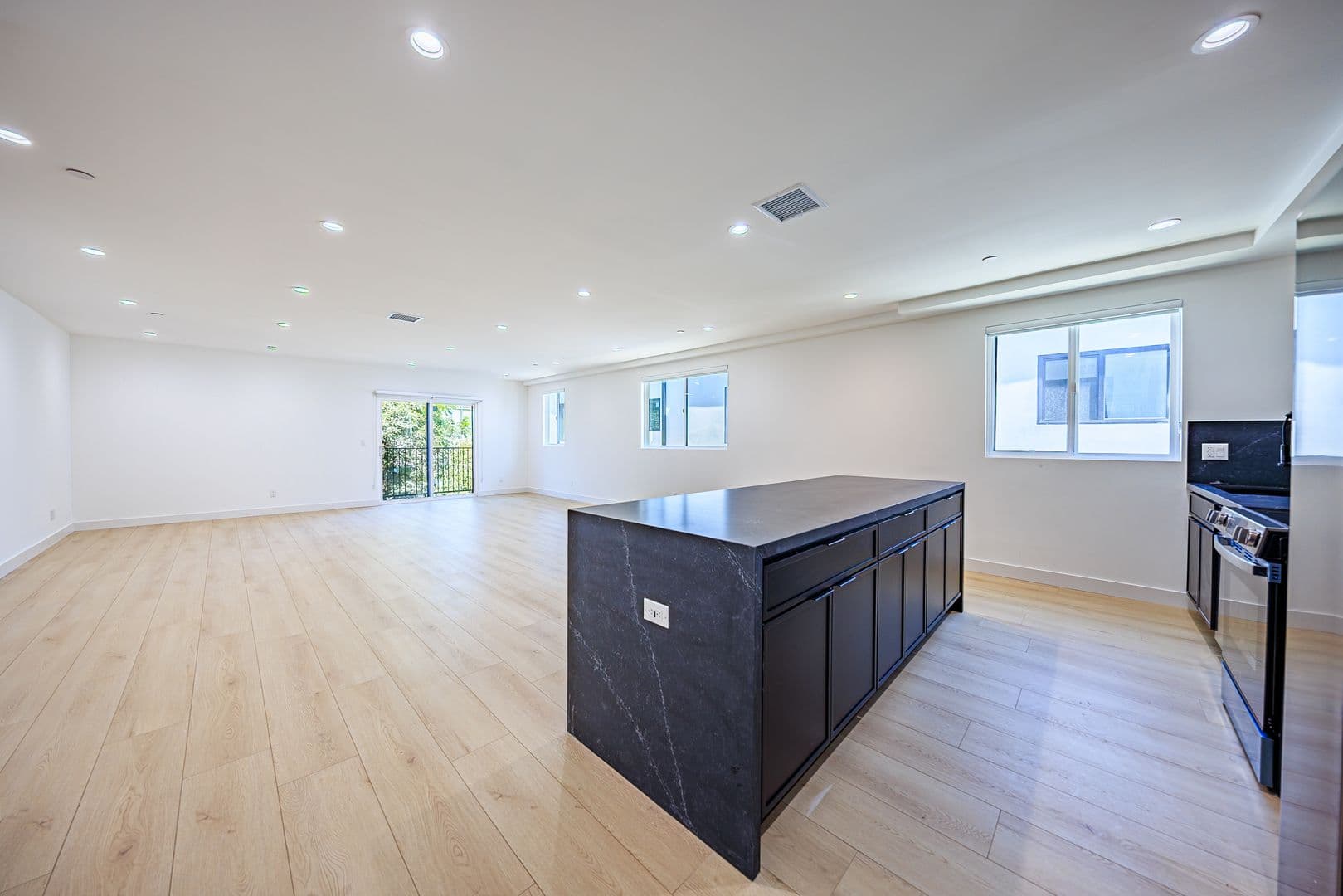 Los Angeles Apartment: 1021 S. Citrus Ave.