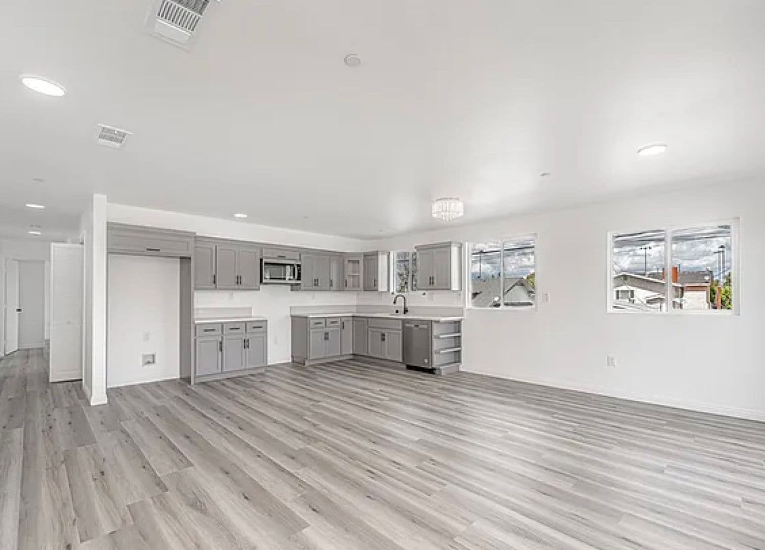 Los Angeles Apartment: 3653 Halldale Ave