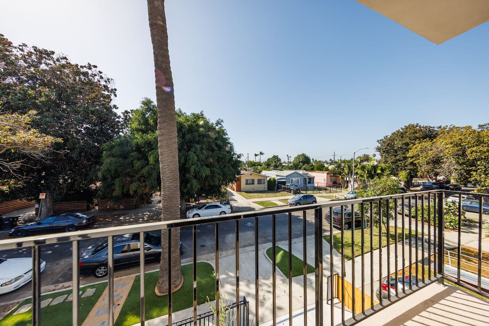 Los Angeles Apartment: 3442 West Blvd