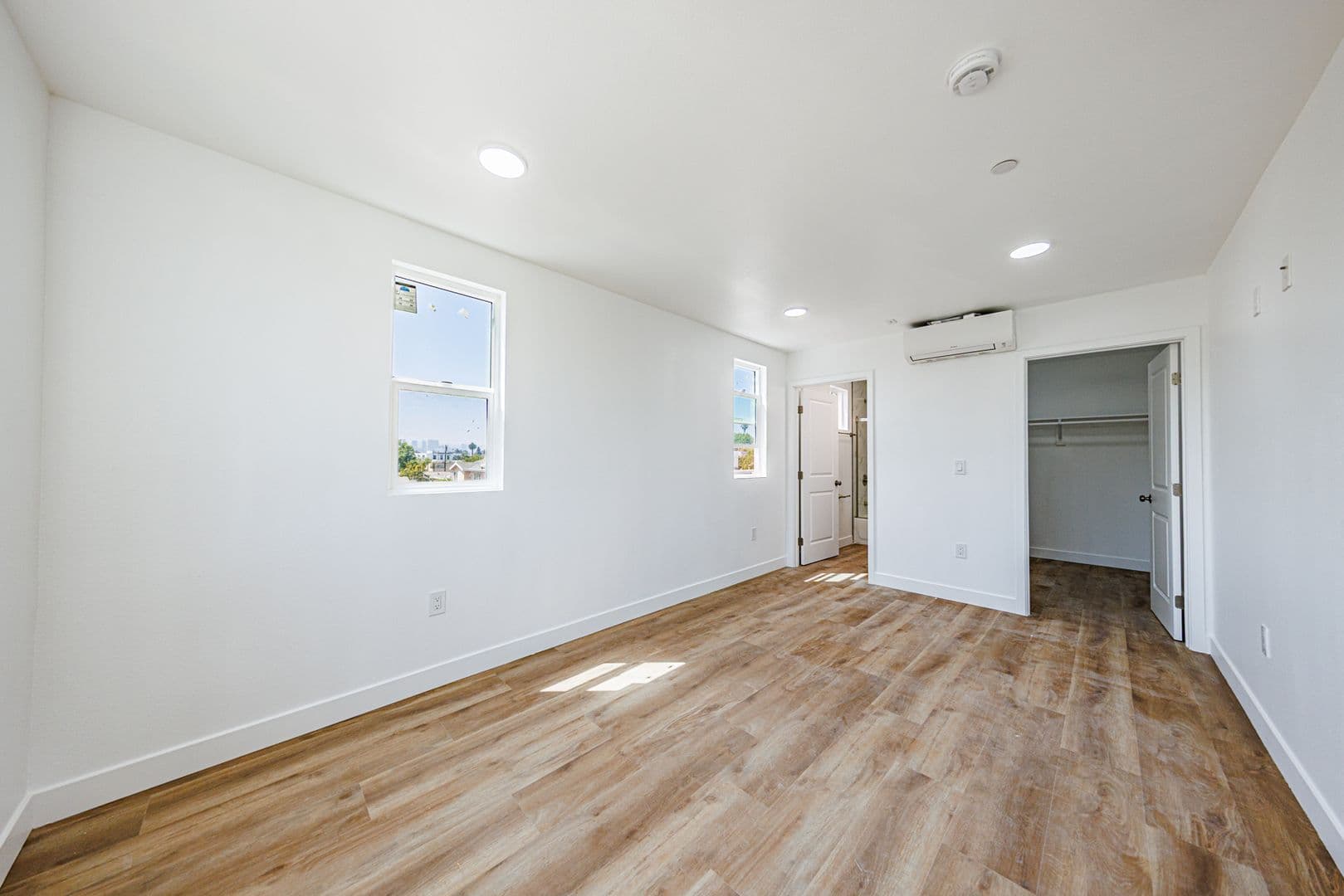 Los Angeles Townhome: 5327 Geer St