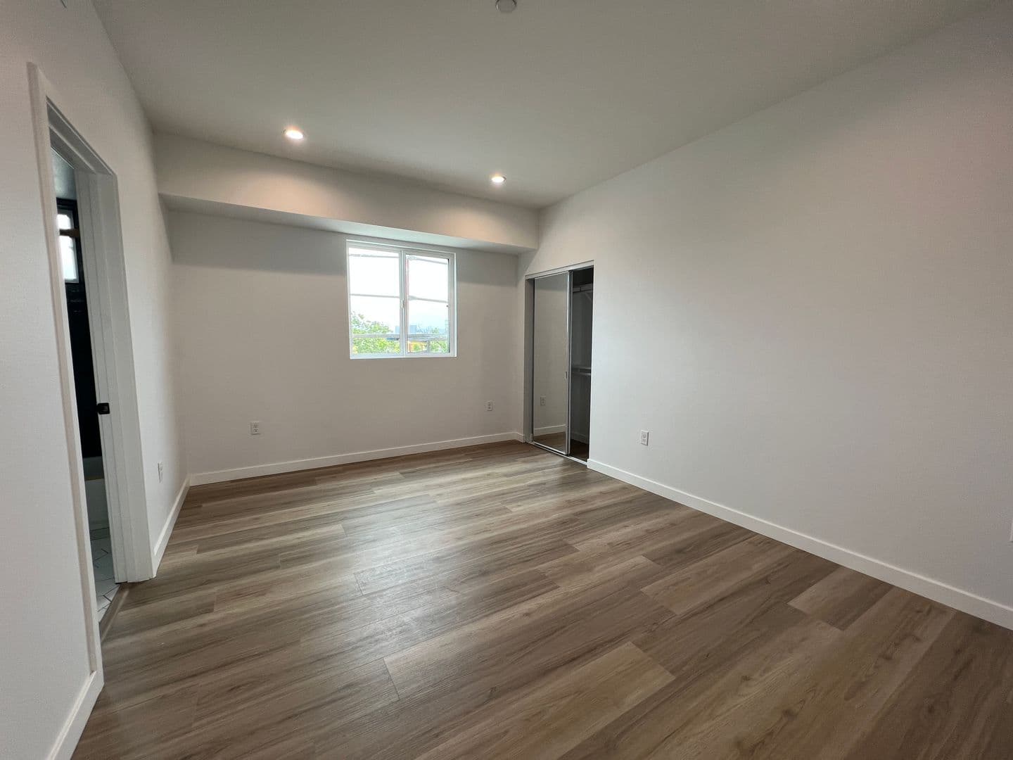 Los Angeles Apartment: 5526 Blackwelder St