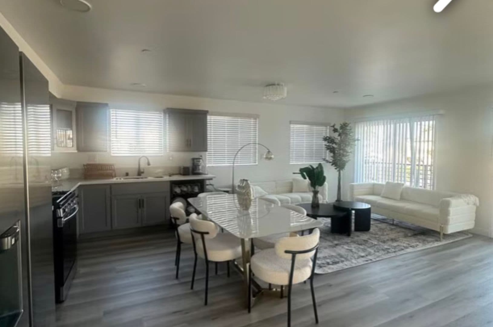 Los Angeles Apartment: 3653 Halldale Ave