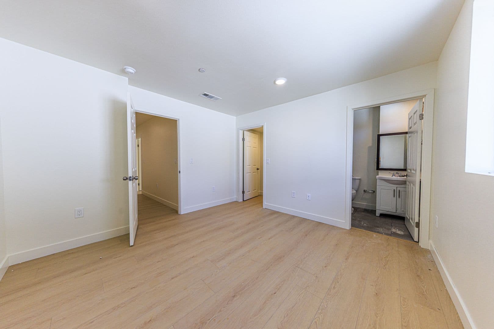 Los Angeles Townhome: 1652 Murchison St