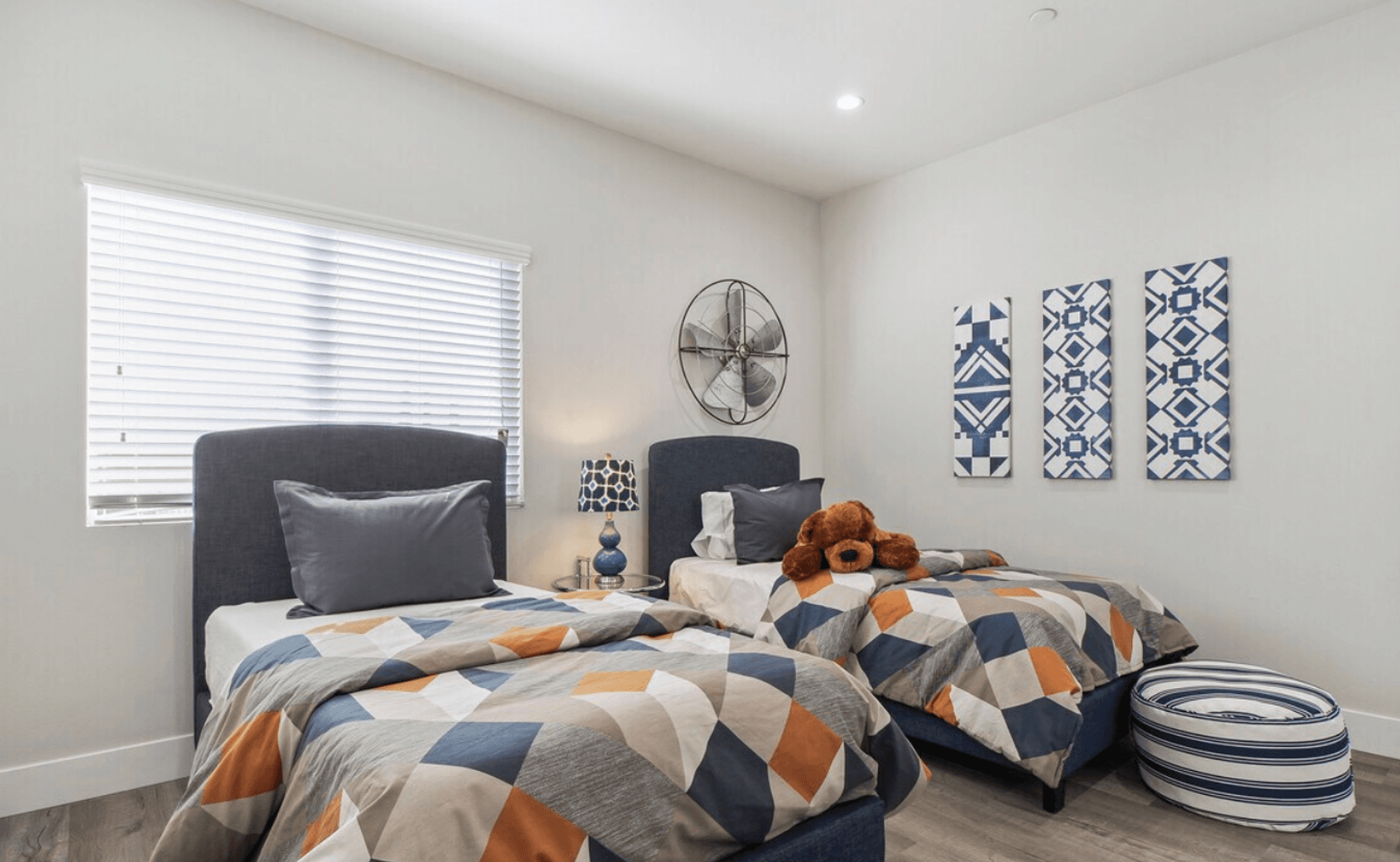 North Hollywood Apartment: 6841 Radford Ave