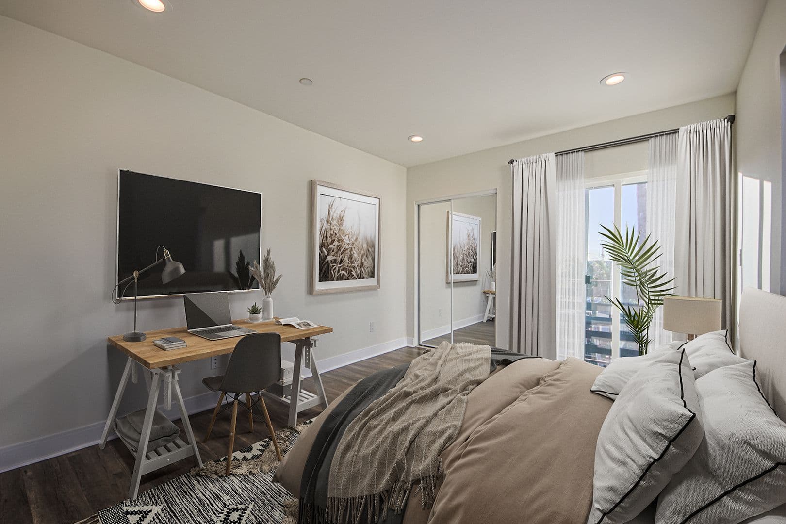 Los Angeles Apartment: 620 N Serrano Ave