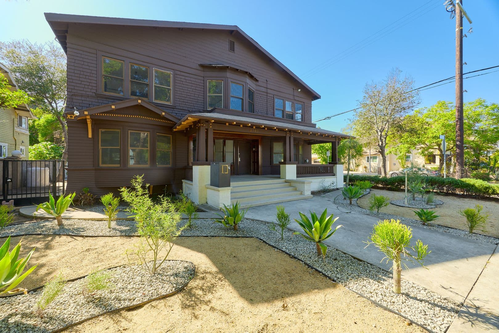 Los Angeles Apartment: 2703 Raymond Ave