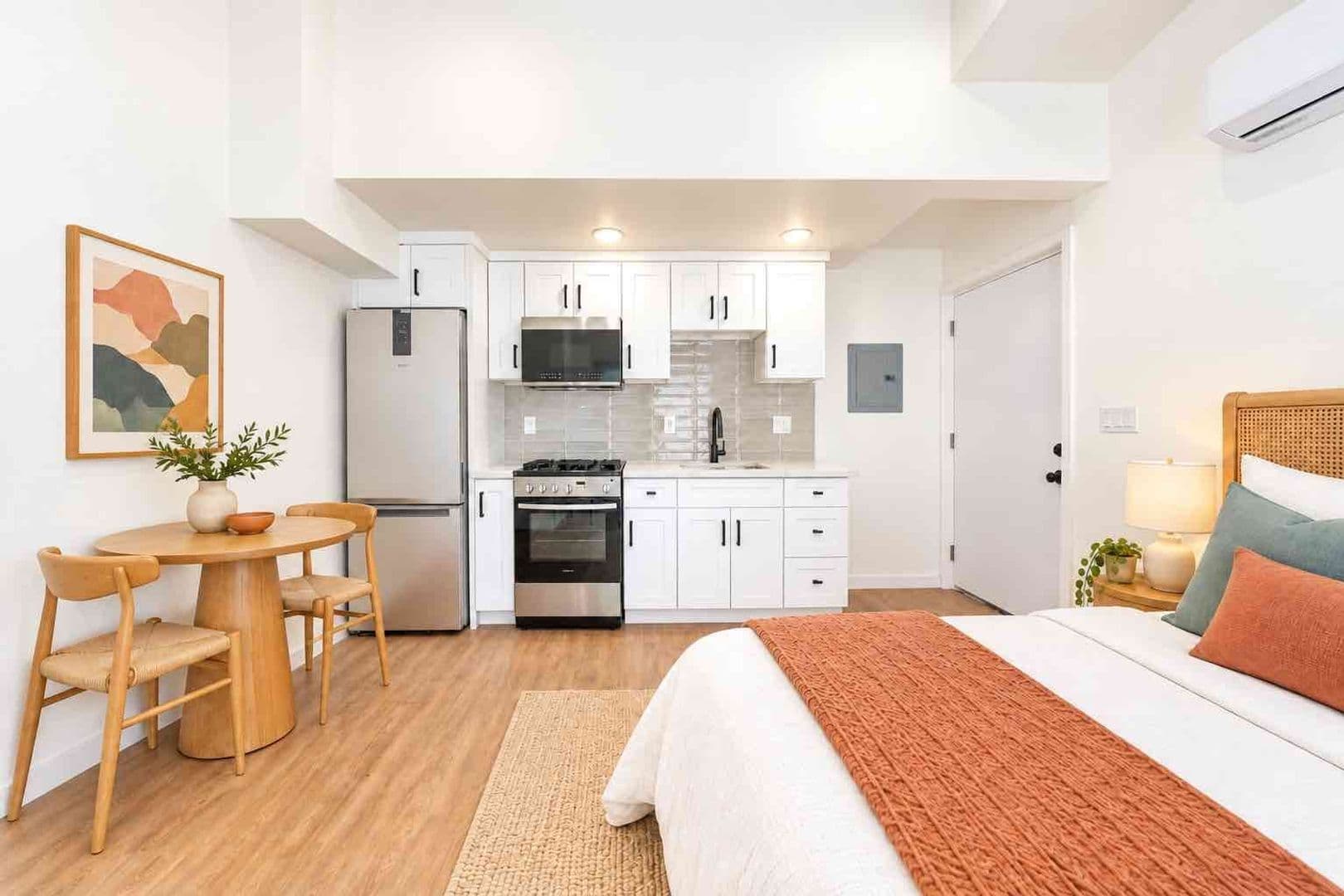 Los Angeles Apartment: 459 S. Van Ness Ave