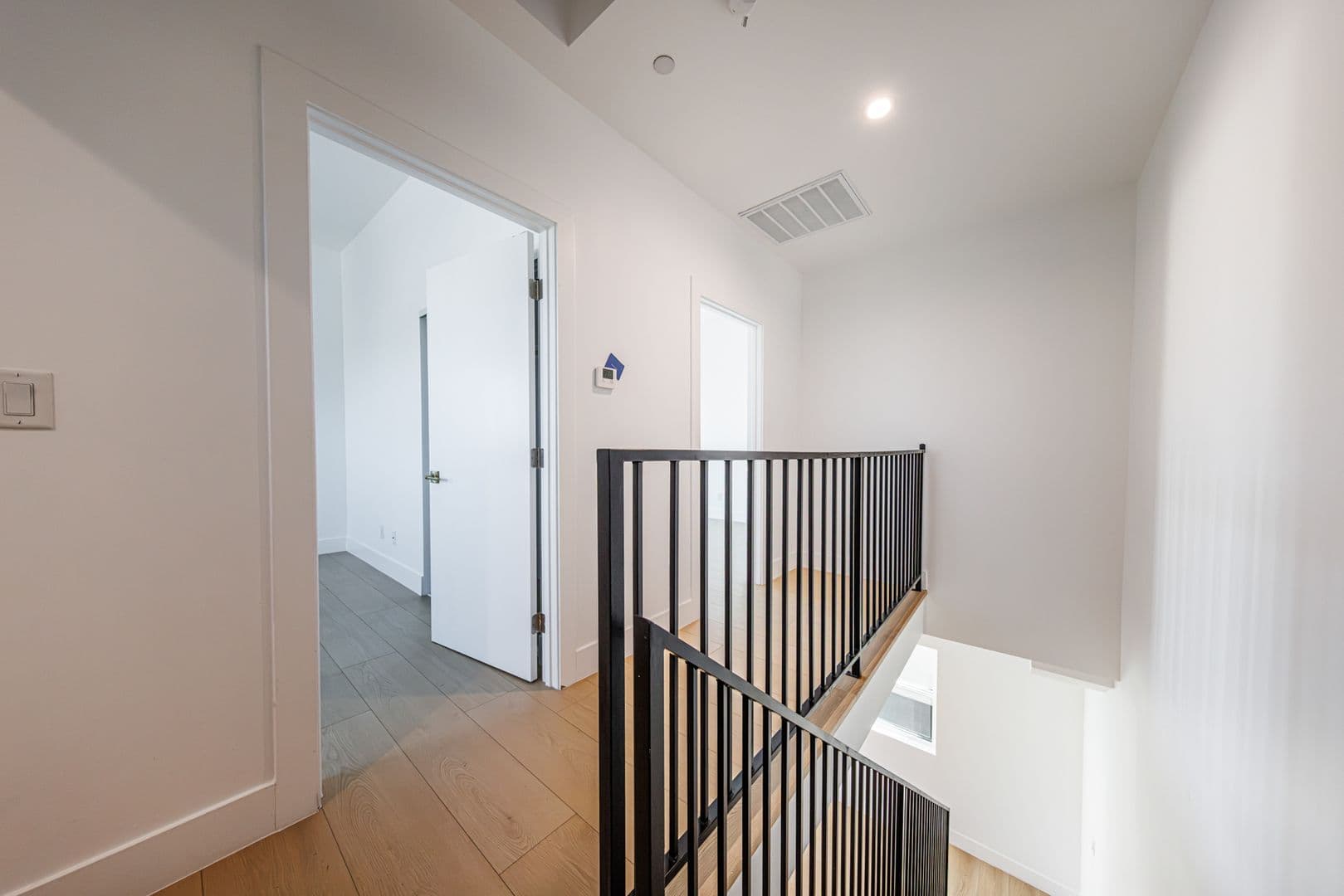 Los Angeles Apartment: 5931 Woodman Ave