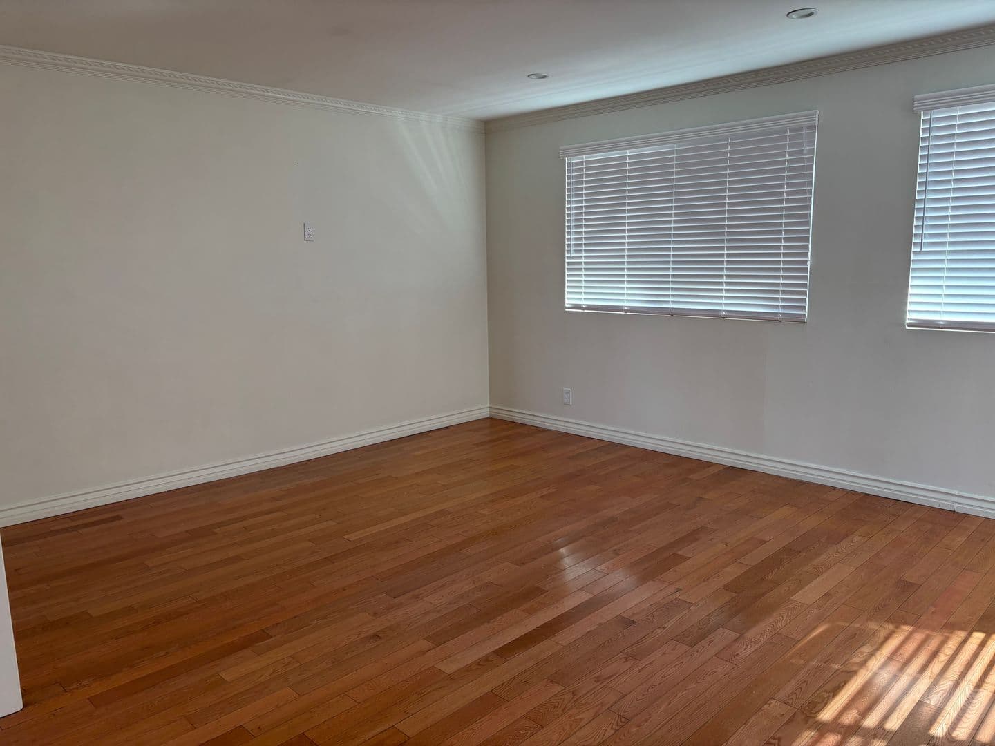 Sun Valley House: 11248 Lull Street