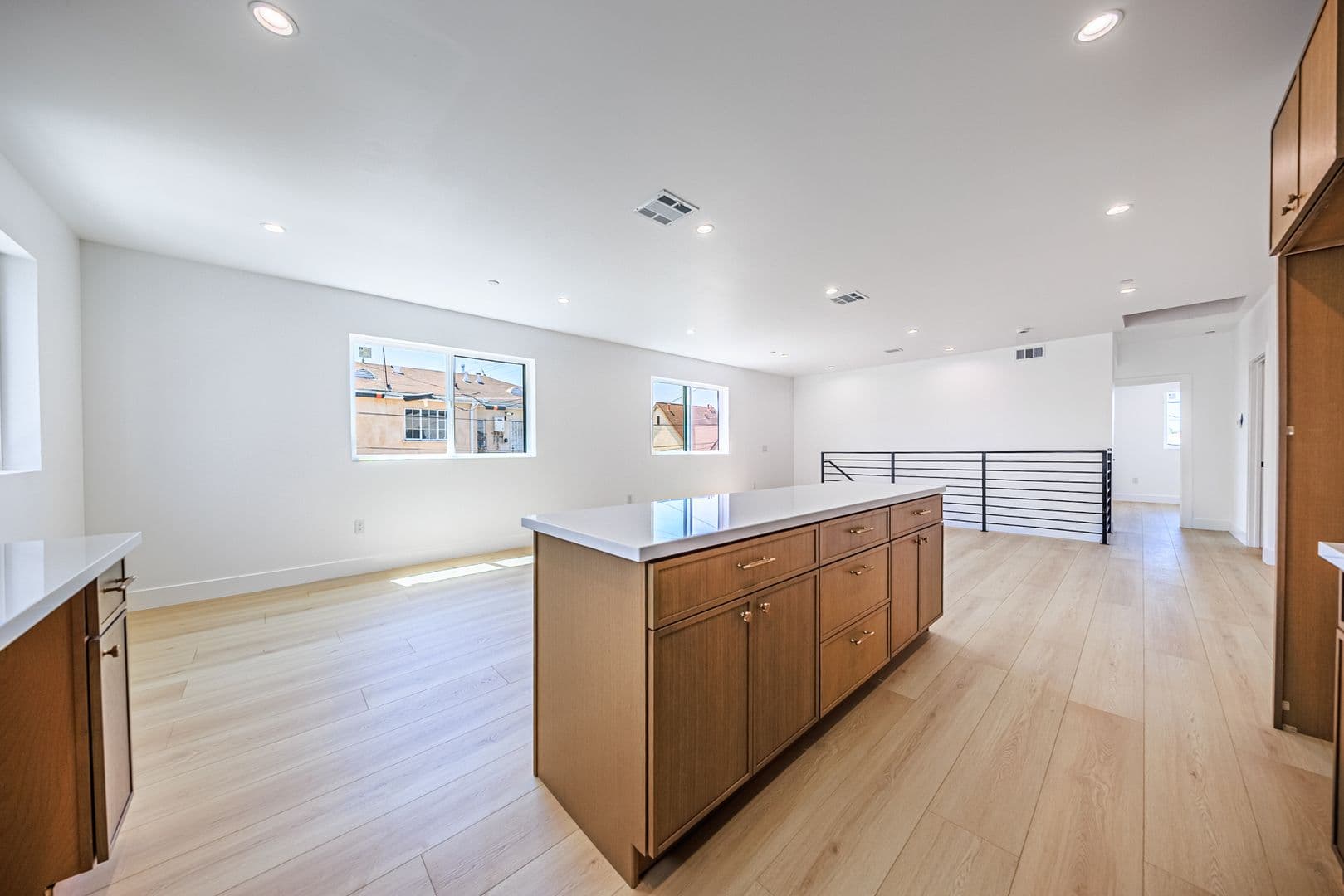 Los Angeles Apartment: 1259 S. Longwood Ave