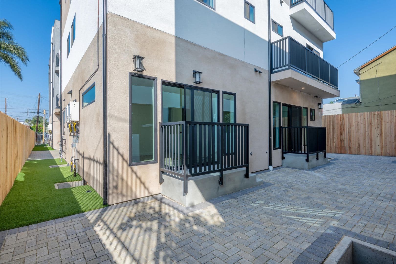 Los Angeles Apartment: 4654 Lomita St
