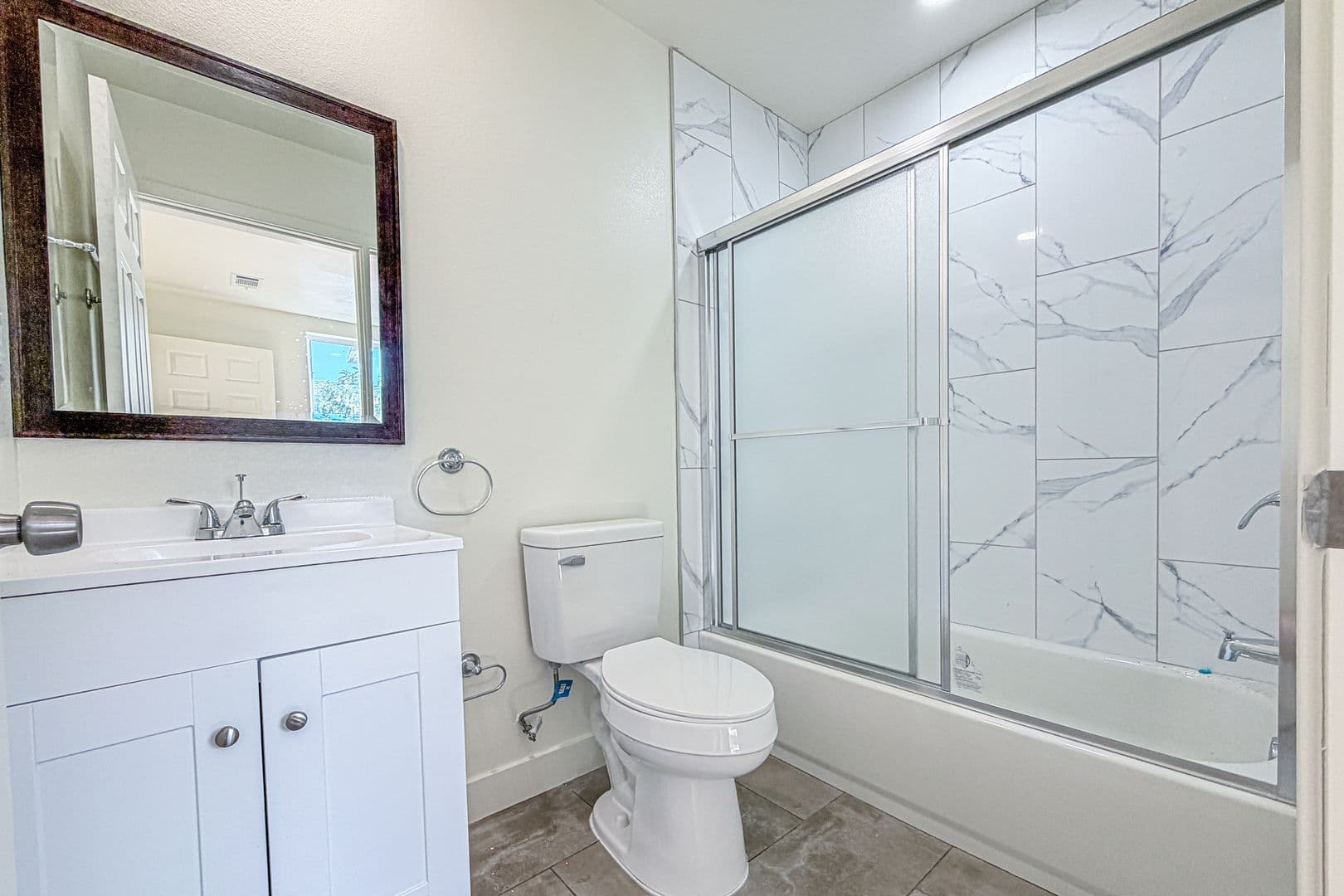 Los Angeles Apartment: 423 E 31st St
