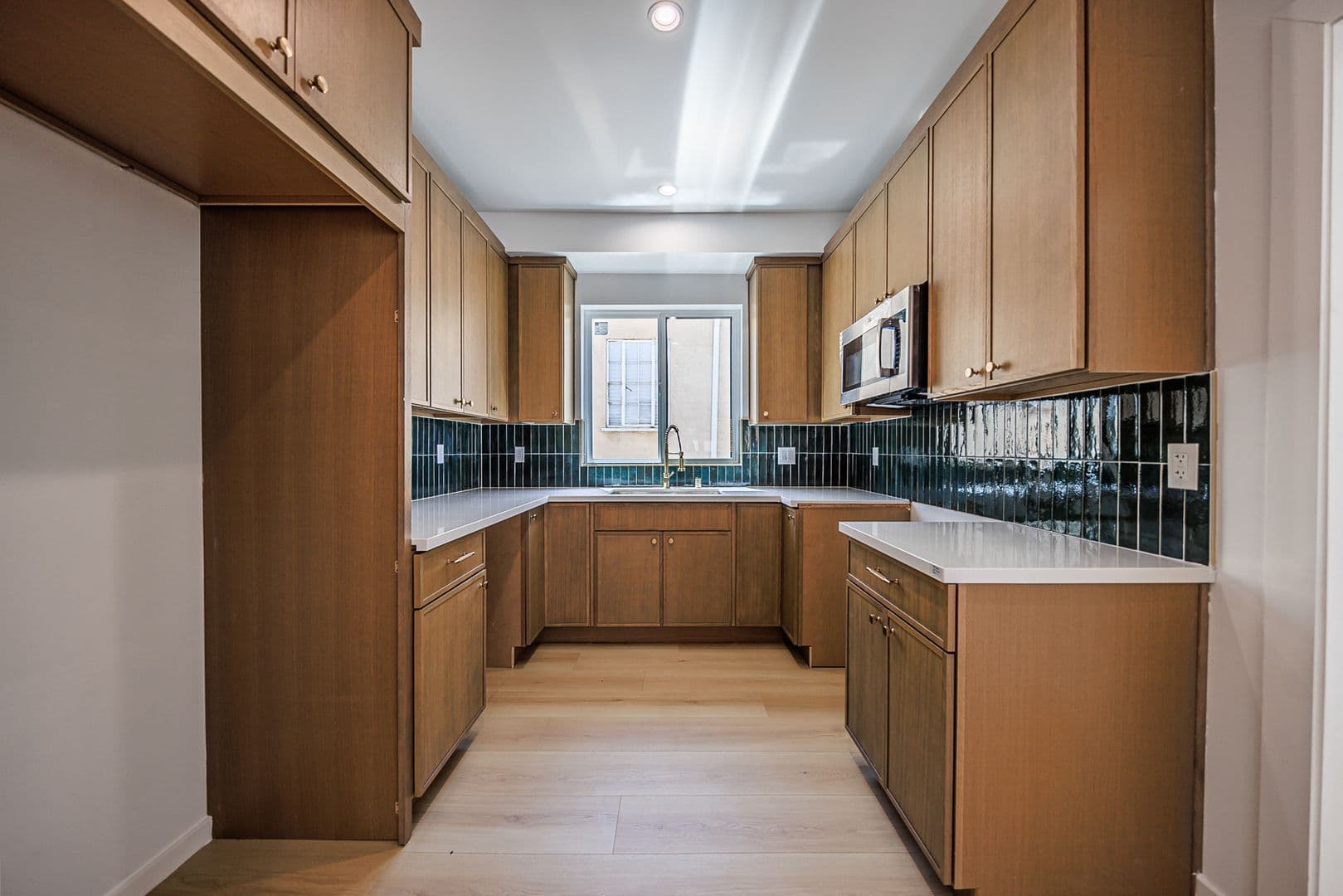 Los Angeles Apartment: 1259 S. Longwood Ave